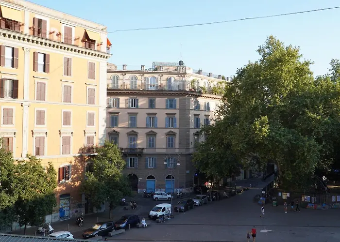 Al 25 Trastevere, * Рим